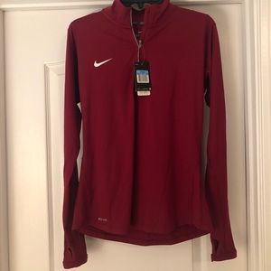 Nike Women’s fitted pullover